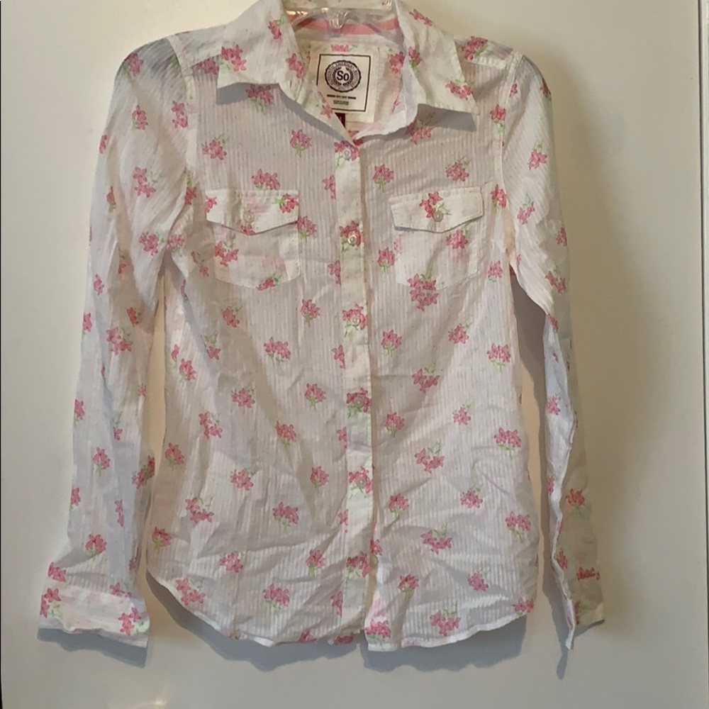 White flower print blouse